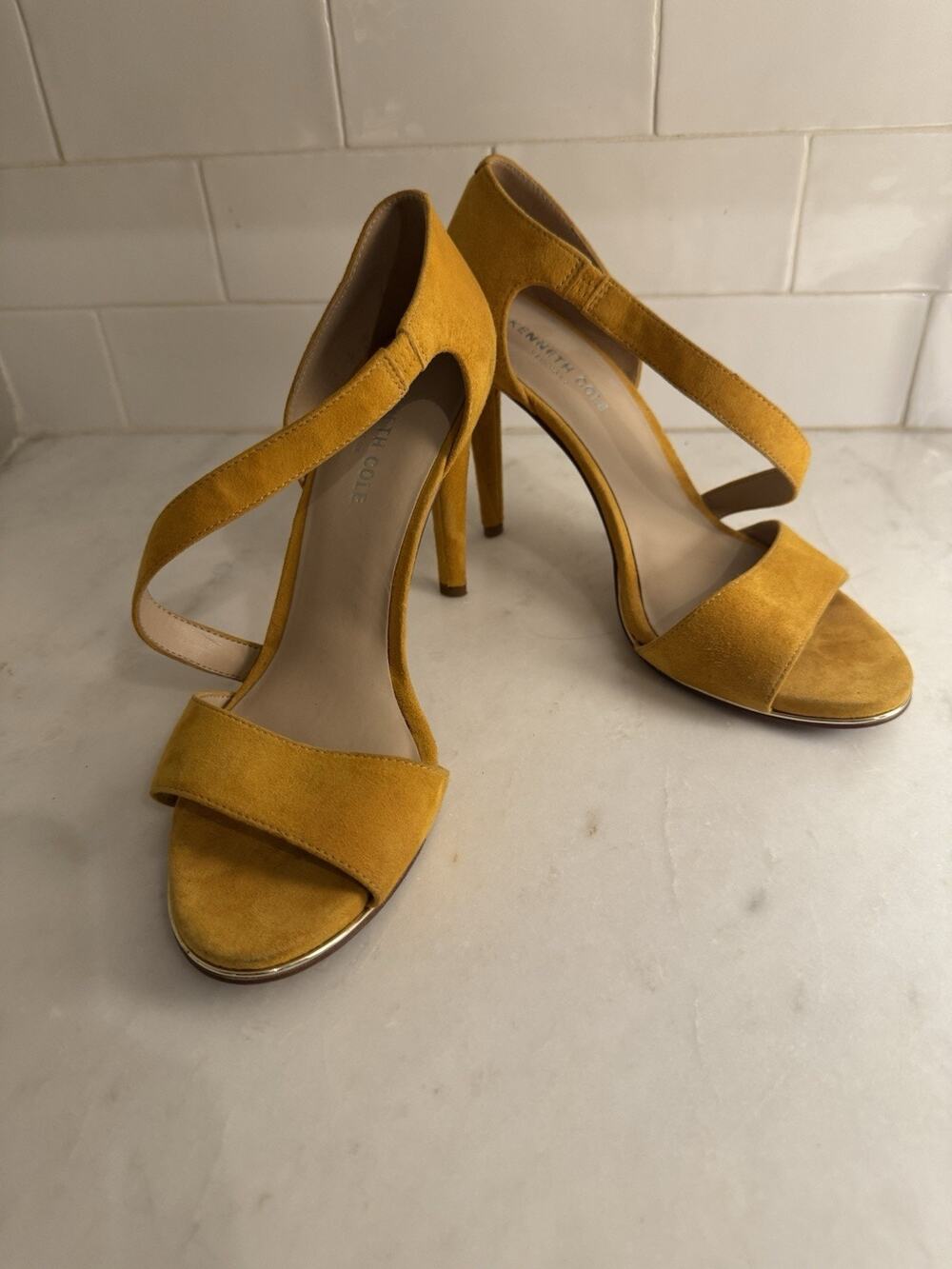 Kenneth Cole New York Heels 8.5M Mustard Yellow Suede Ankle Strap Sandals
